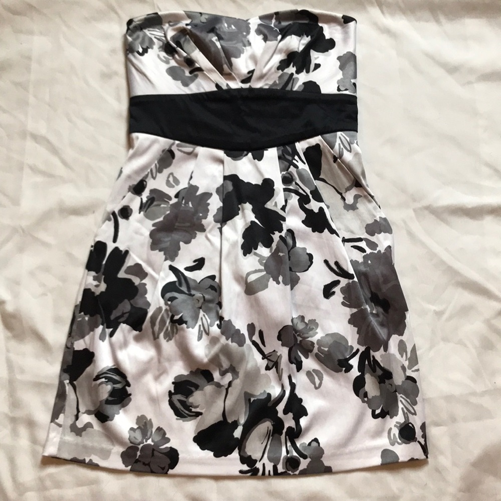 Floral strapless dress